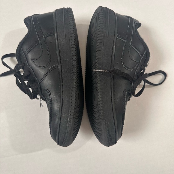 Nike Air Force 1 black low top sneakers boys size 13 - Picture 2 of 7